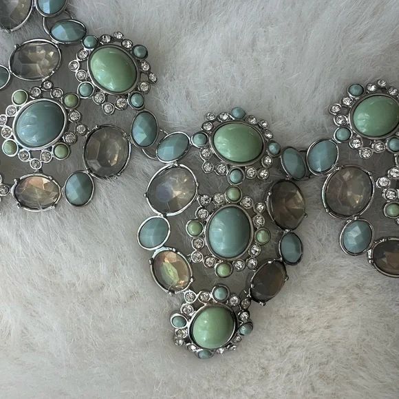 Lia Sophia NWT "Fondant" Necklace Silver Tone Aqua Mint Smoky Stones & Crystals - Picture 3 of 11